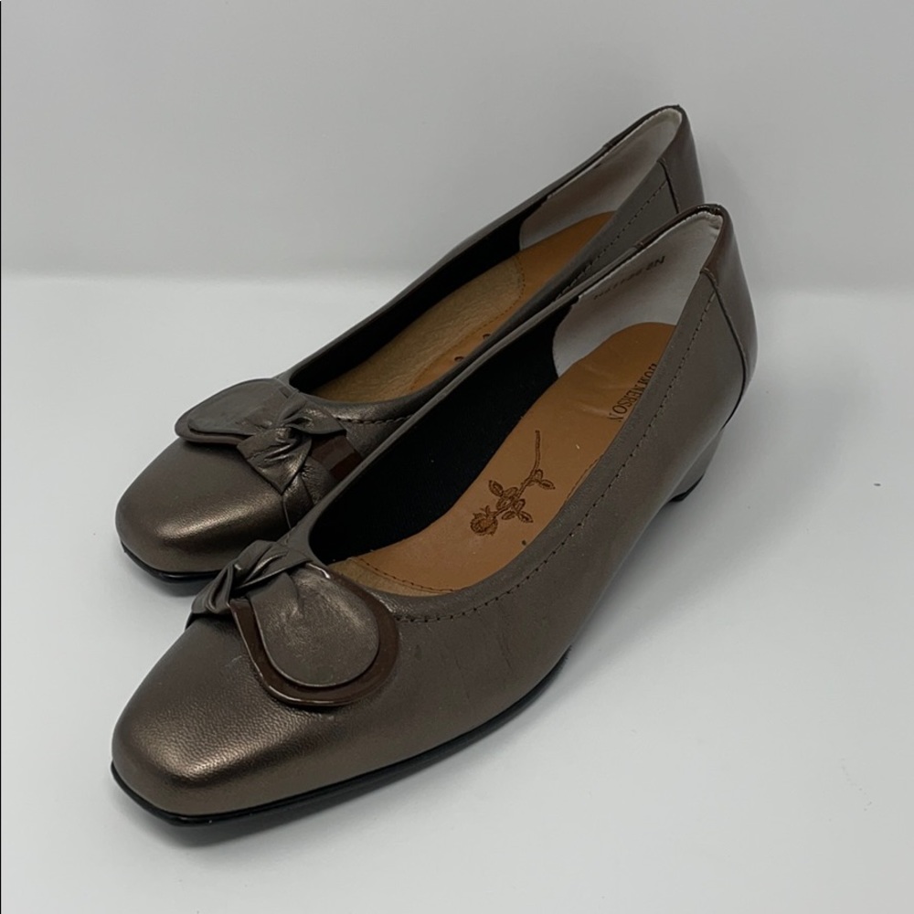 Ros Hommerson Women’s Bow Pumps Size 8